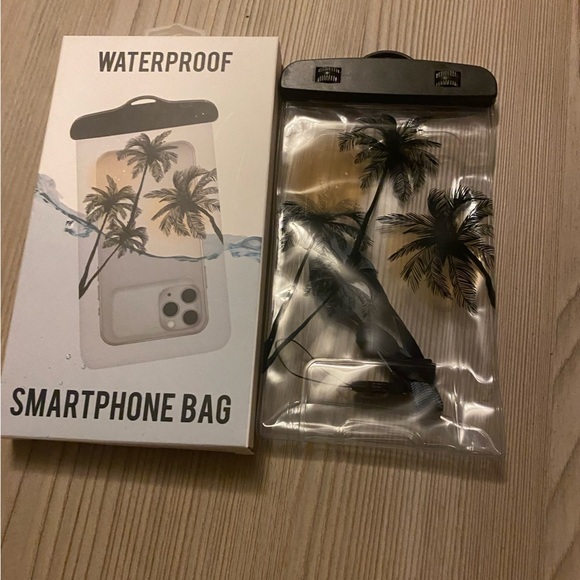 Urban Outfitters Smartphone Waterproof Bag Touch Sensitive - Picture 1 of 2